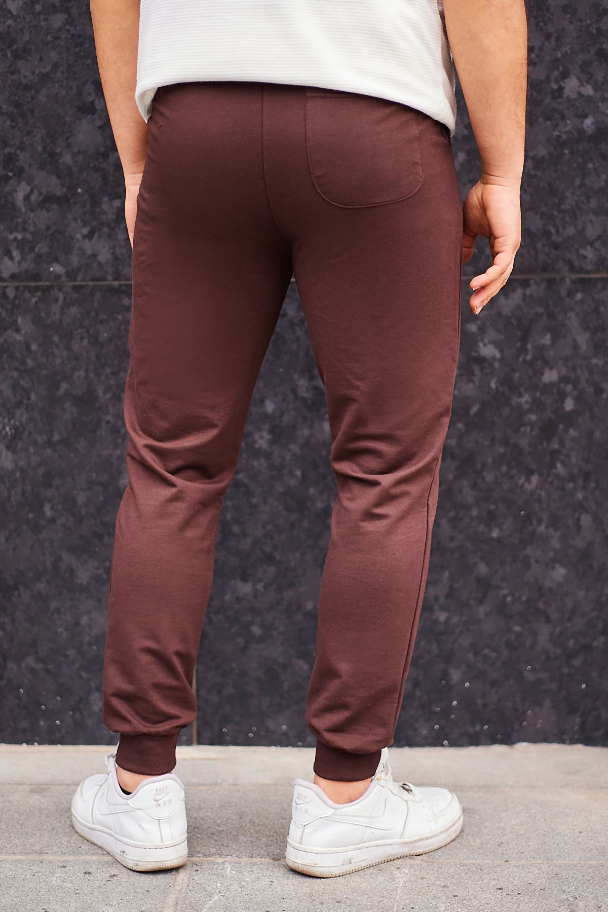 Trendyol Collection-Braune Jogger-Jogginghose mit normaler Passform – elastisches Bein TMNSS20EA0053 5