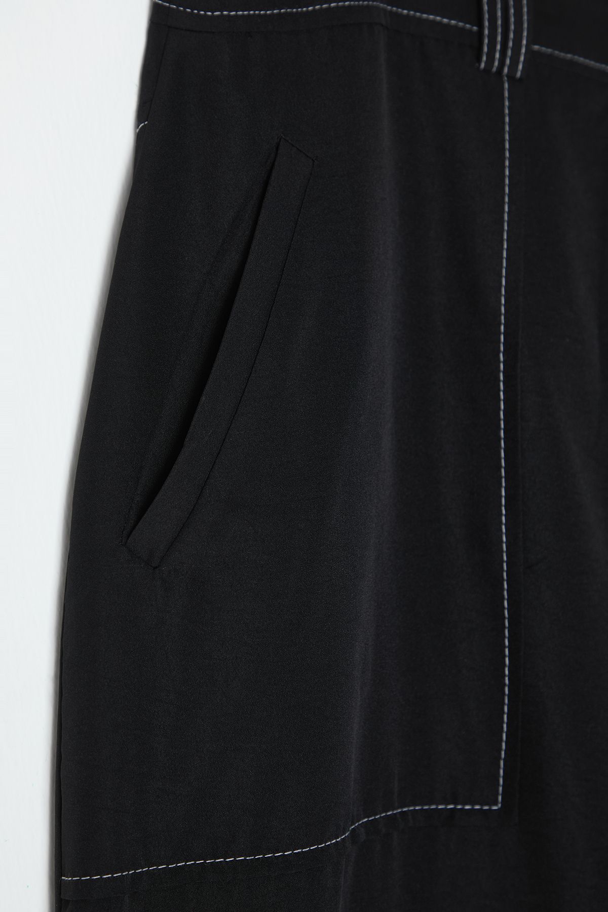Trendyol Curve-Černé Cargo Wide Leg Kontrastní prošívání Detail Woven Pants Tbbaw25Ar00024 7
