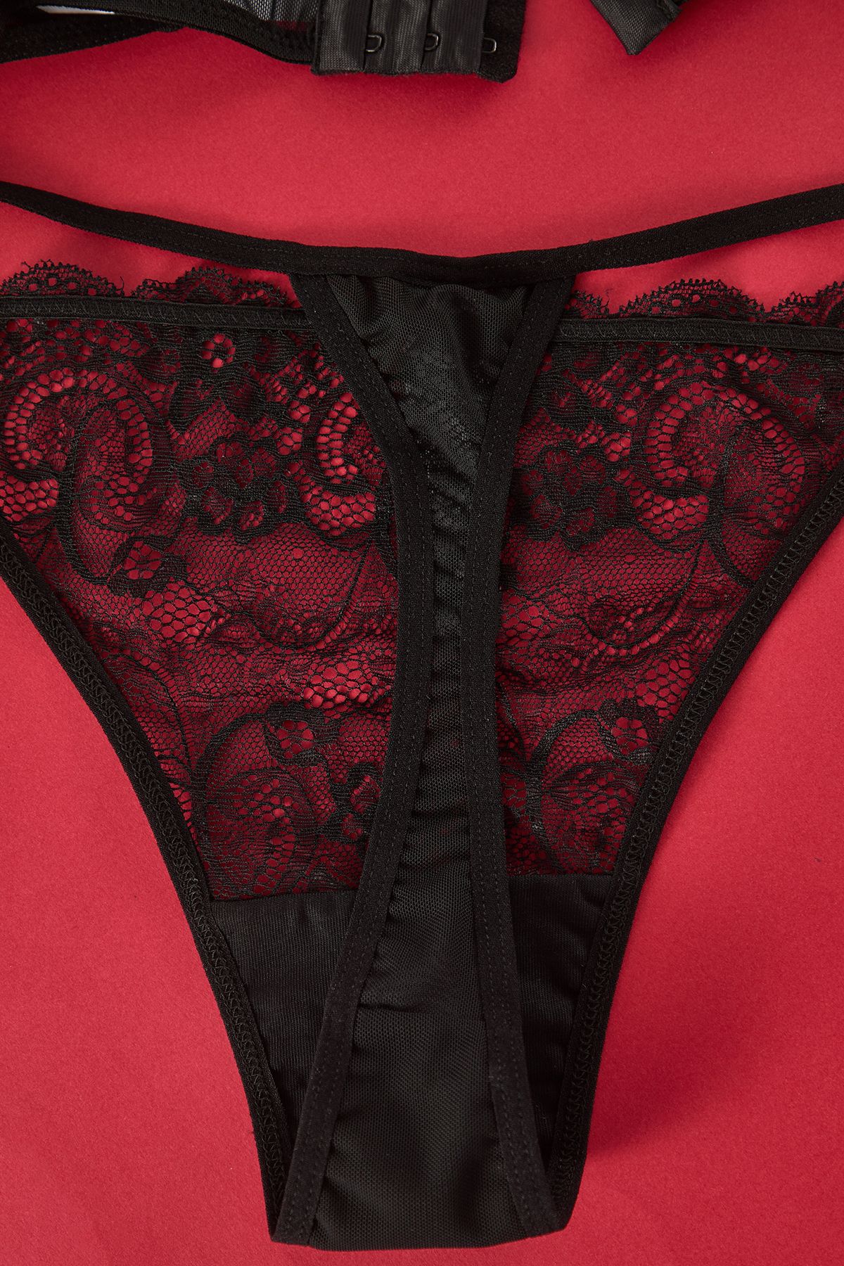 Trendyol Curve-Schwarzes Spitzen-Paspelierungsdetailliertes Seilband-Strickunterwäscheset ohne Kappen TBBSS25DG00003 7
