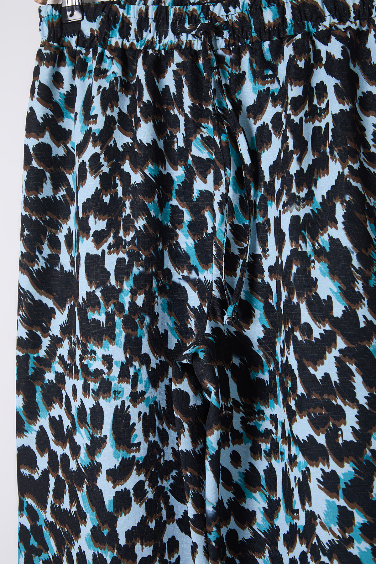 Trendyolmilla  Mavi Beli Lastikli Wide Leg/Geniş Paça Leopar Desenli Dokuma Pantolon TWOSS25PL00005 - Görsel 8