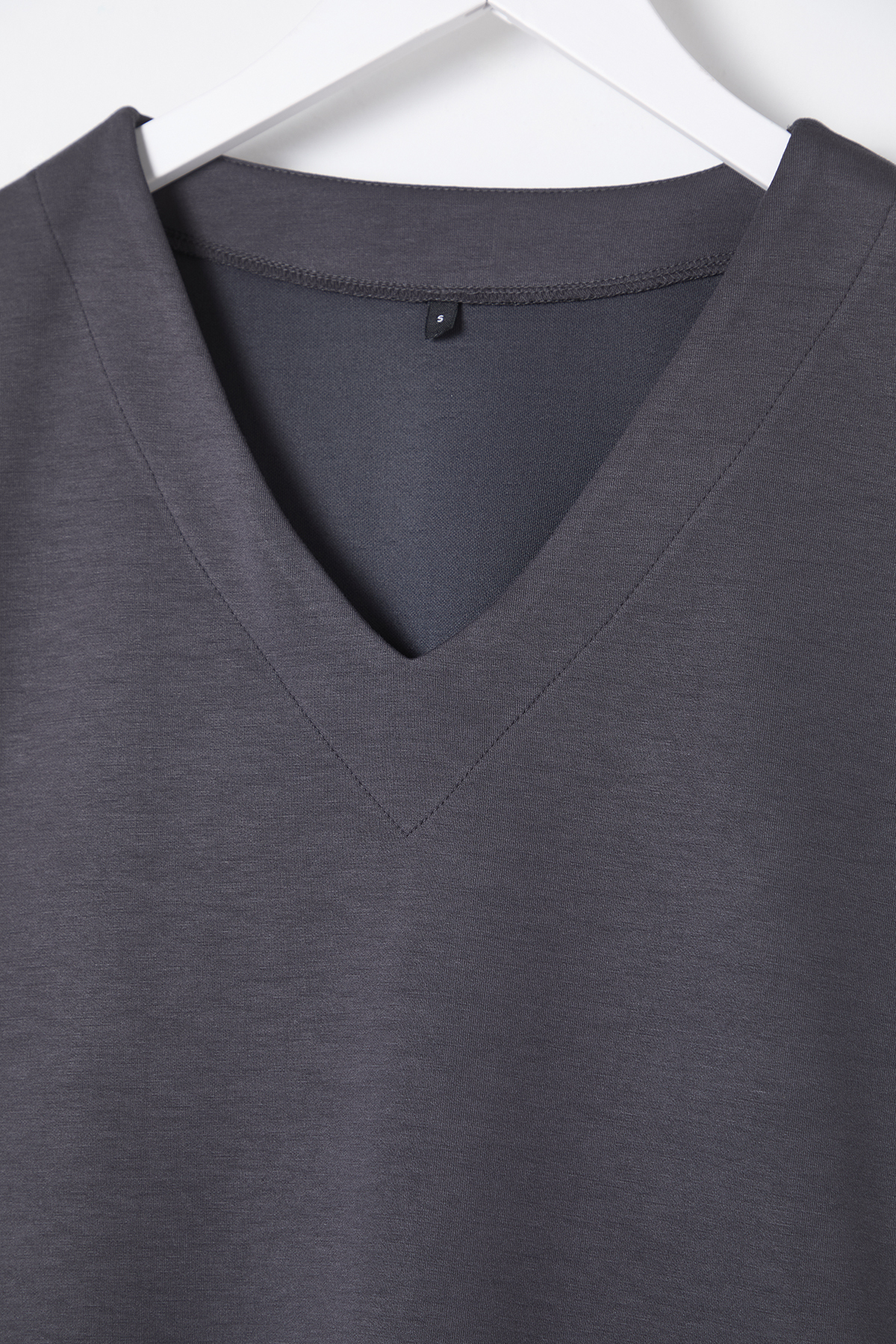 Trendyolmilla  Antrasit V yaka Oversize/Geniş Kalıp Örme Alt-Üst Takım TWOSS25AU00012 - Görsel 7