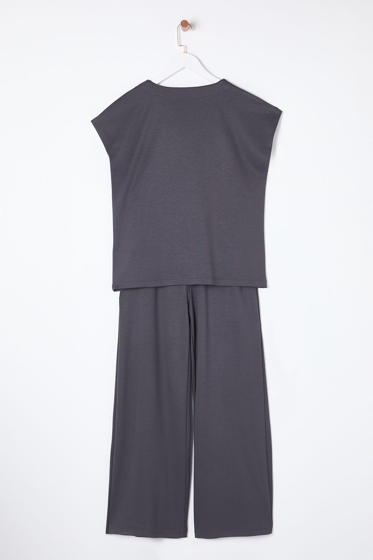 Trendyolmilla  Antrasit V yaka Oversize/Geniş Kalıp Örme Alt-Üst Takım TWOSS25AU00012 - Görsel 9