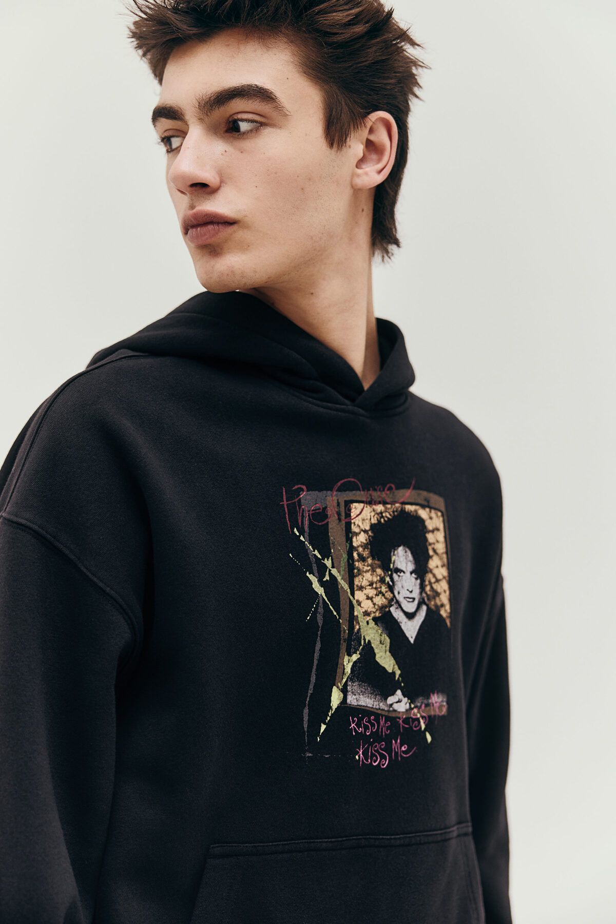 سویشرت مشکی مردانه بالای سرپوش و چاپی بزرگ H M H&M