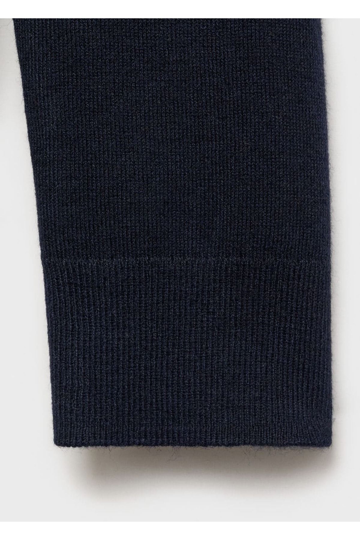 MANGO Woman-Dzianinowy sweter z dekoltem w kształcie litery V 7