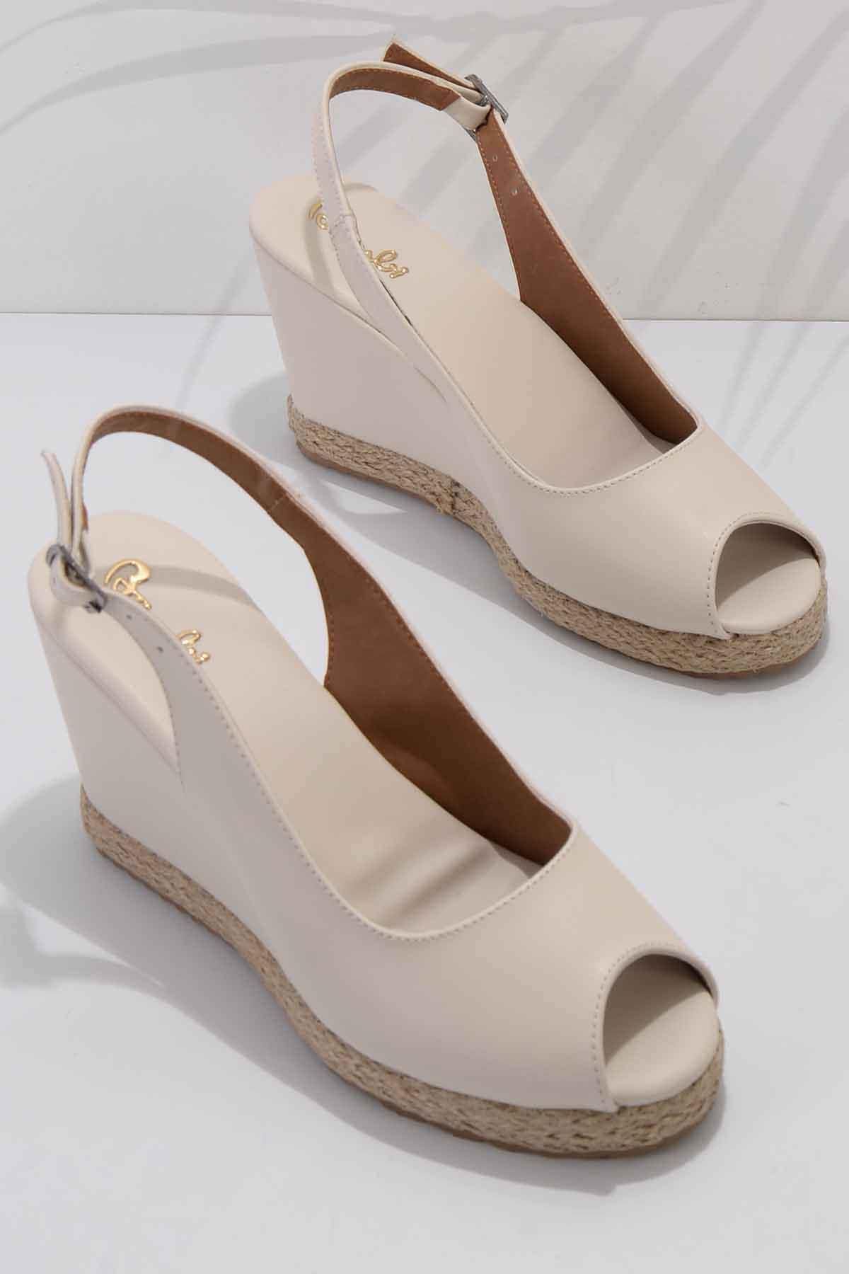 Bambi-Beige Damenschuhe mit Keilabsatz K05874011609 1