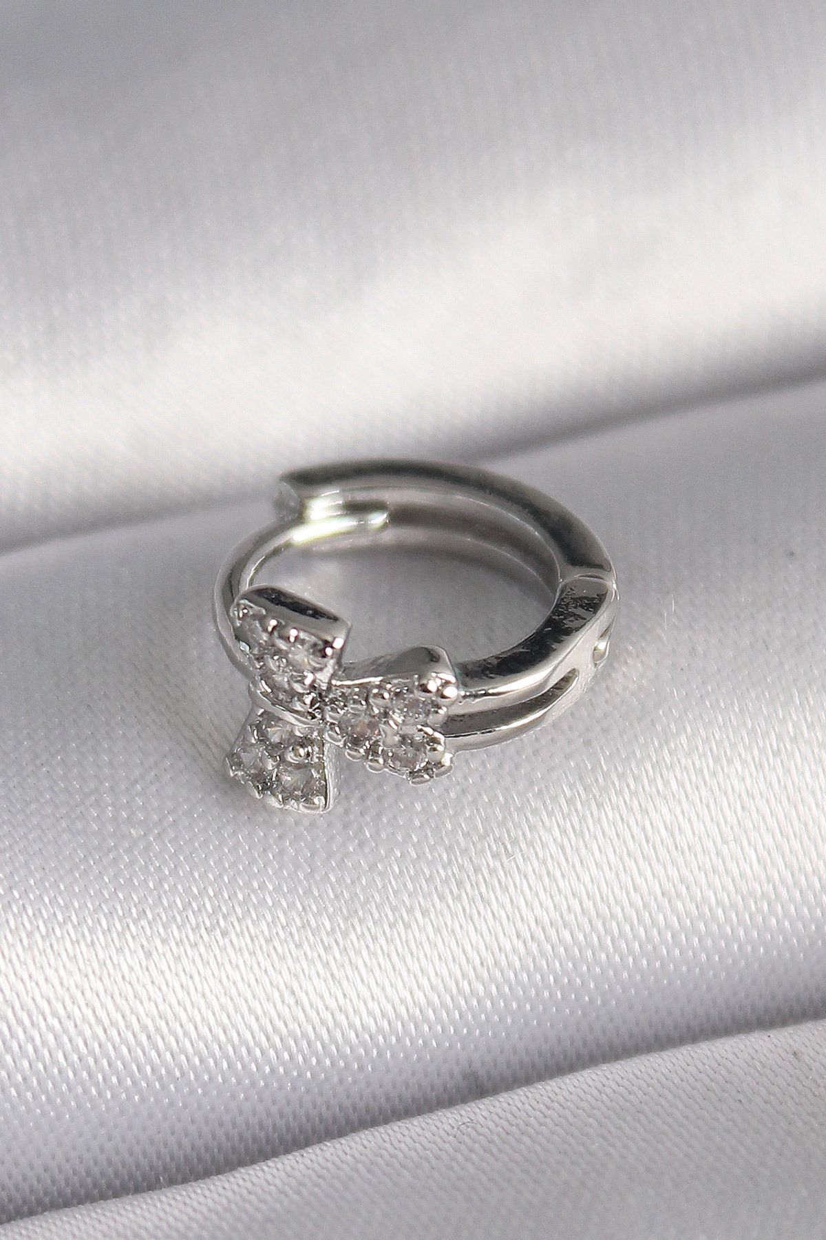 DENİZBİLİŞİM 316L Çelik Gümüş Renk Zirkon Taşlı Kurdele Model Tragus Piercing - Tj-Pr1335