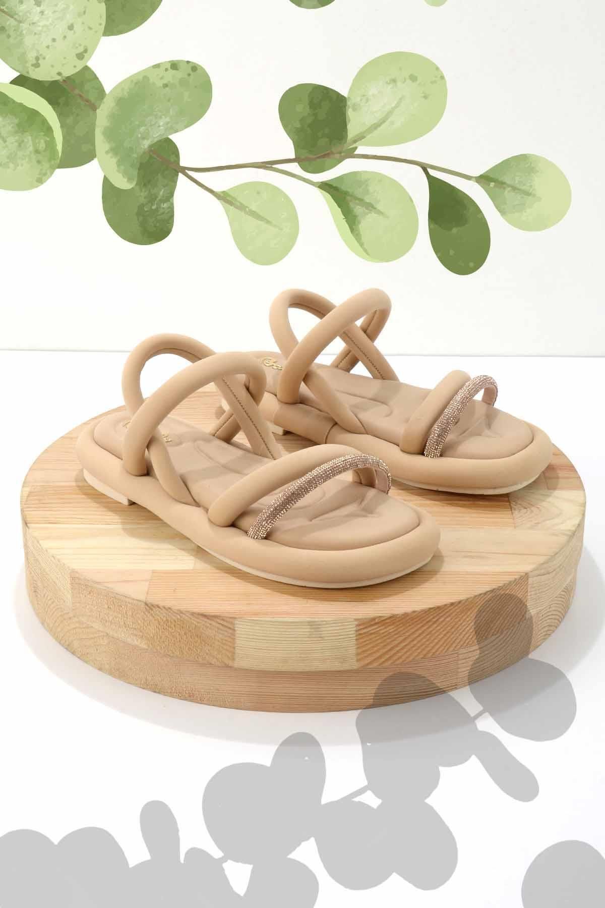 صندل زنانه ساتن بژ K05362028038 Bambi