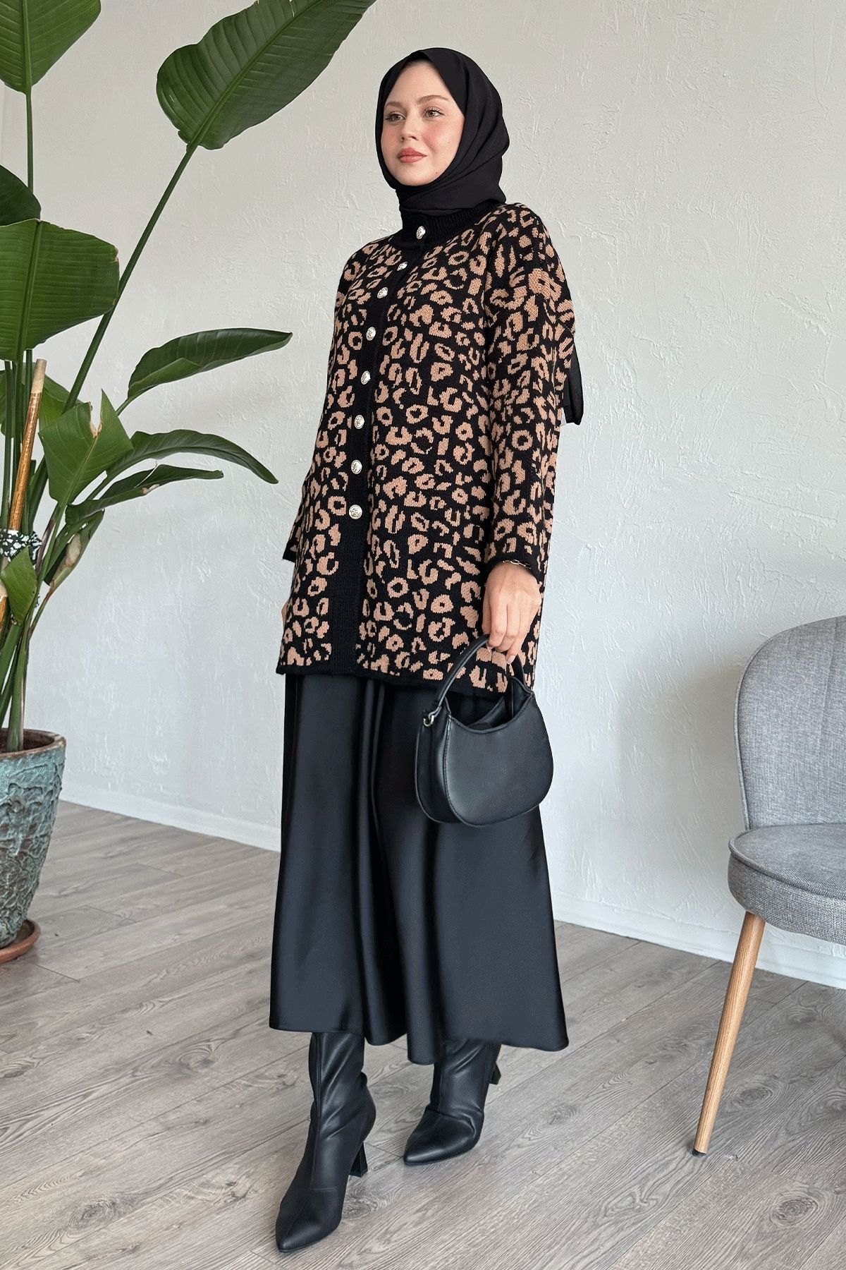 InStyle-Leopard Pattern Buttoned Camel Cardigan 4