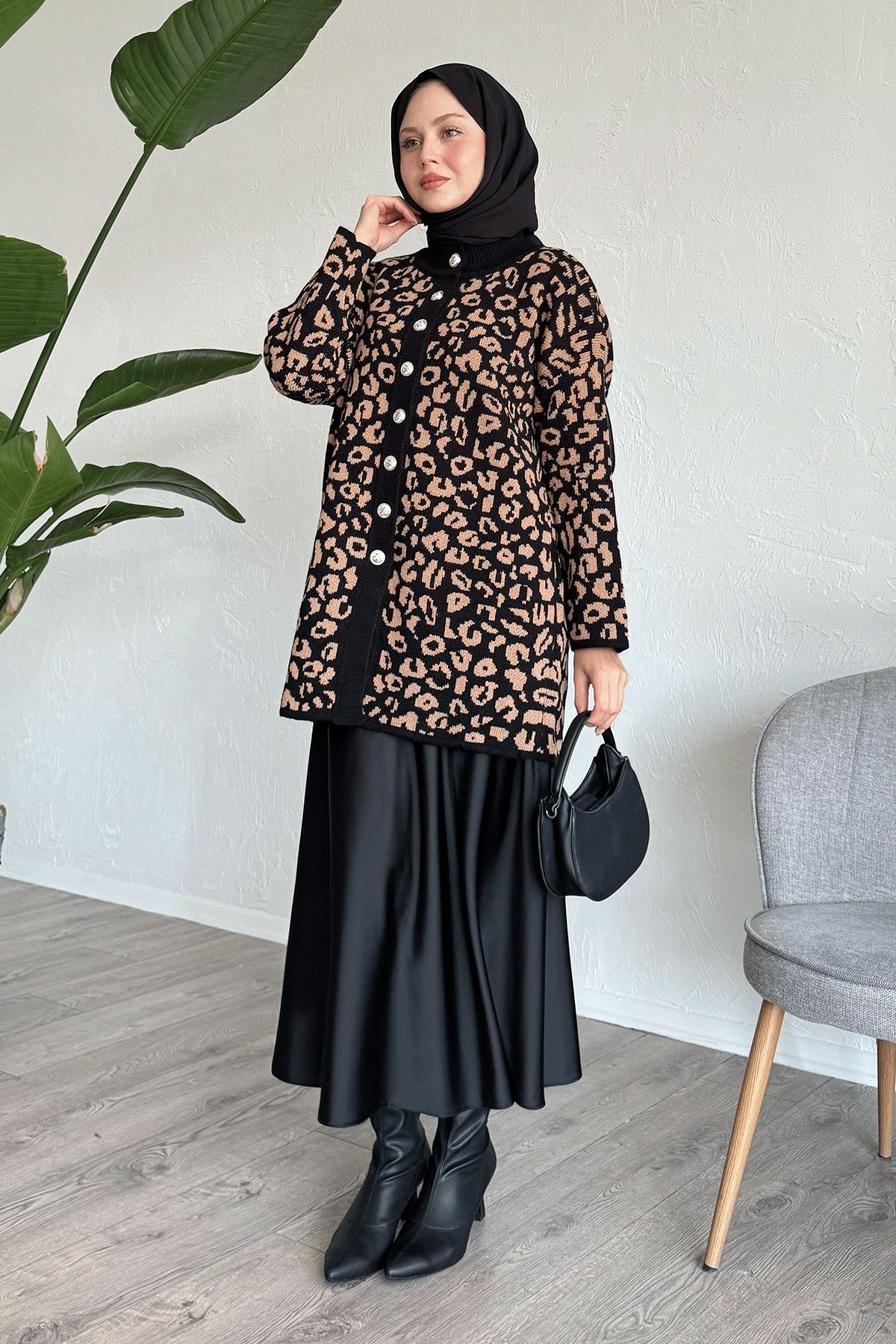 InStyle-Leopard Pattern Buttoned Camel Cardigan 3