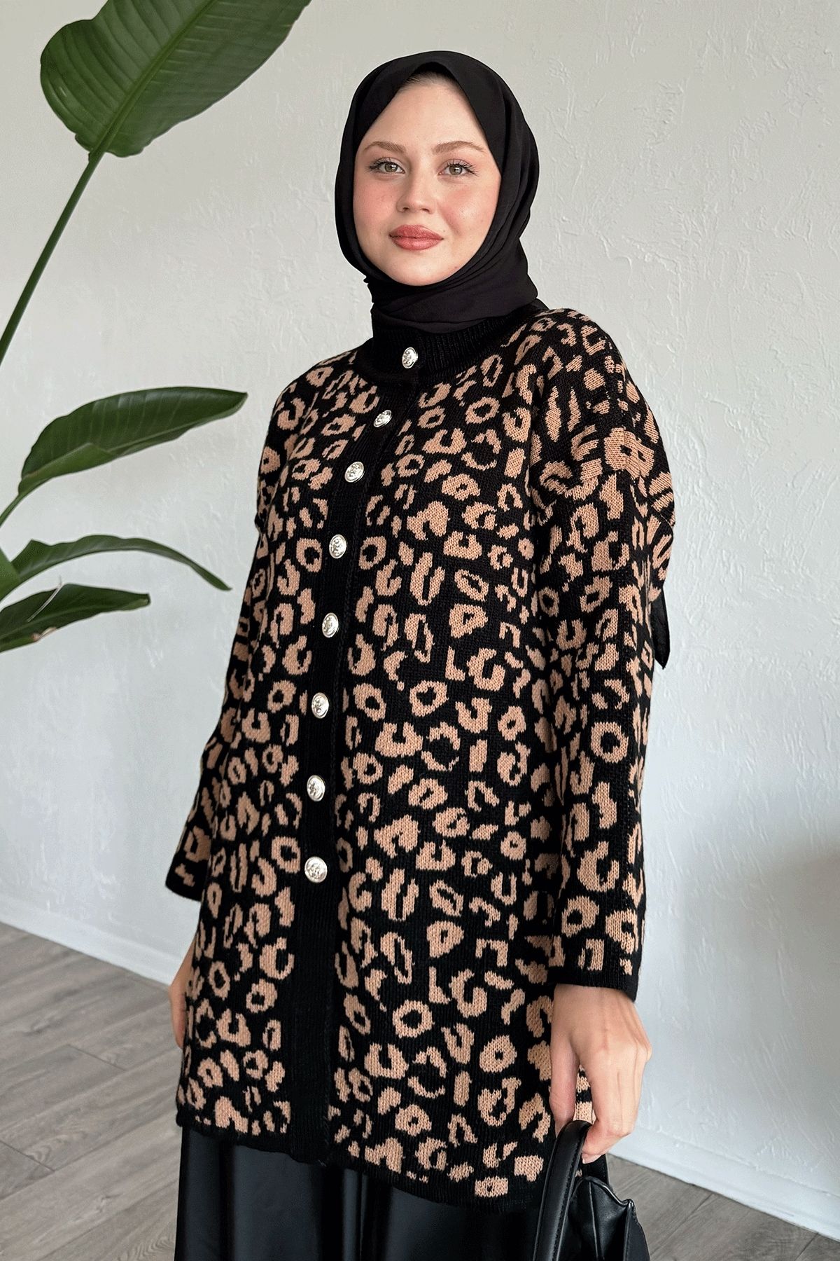 InStyle-Leopard Pattern Buttoned Camel Cardigan 5