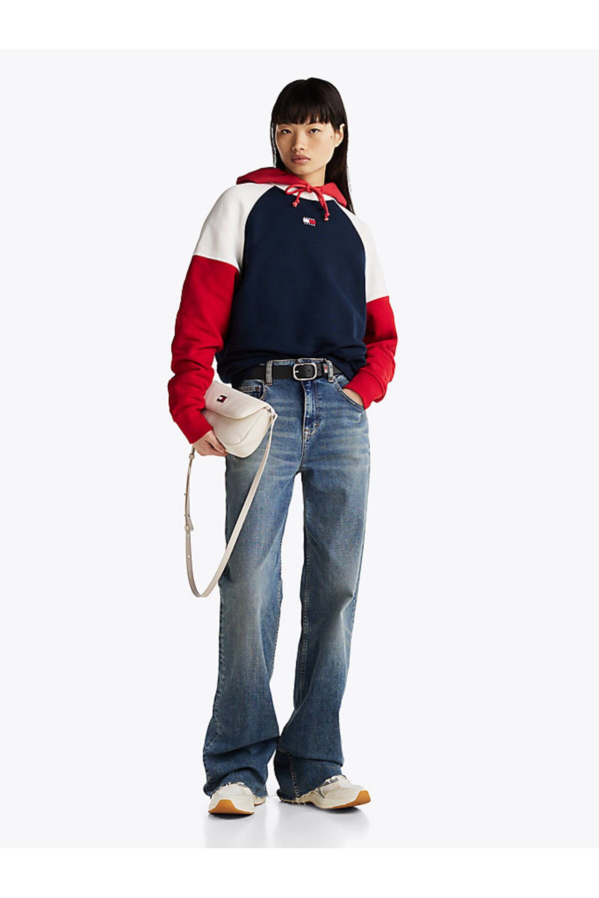 Tommy Hilfiger-Béžová dámská taška přes rameno – nastavitelný popruh, zip a vnitřní kapsa AW0AW16978-ACG 5