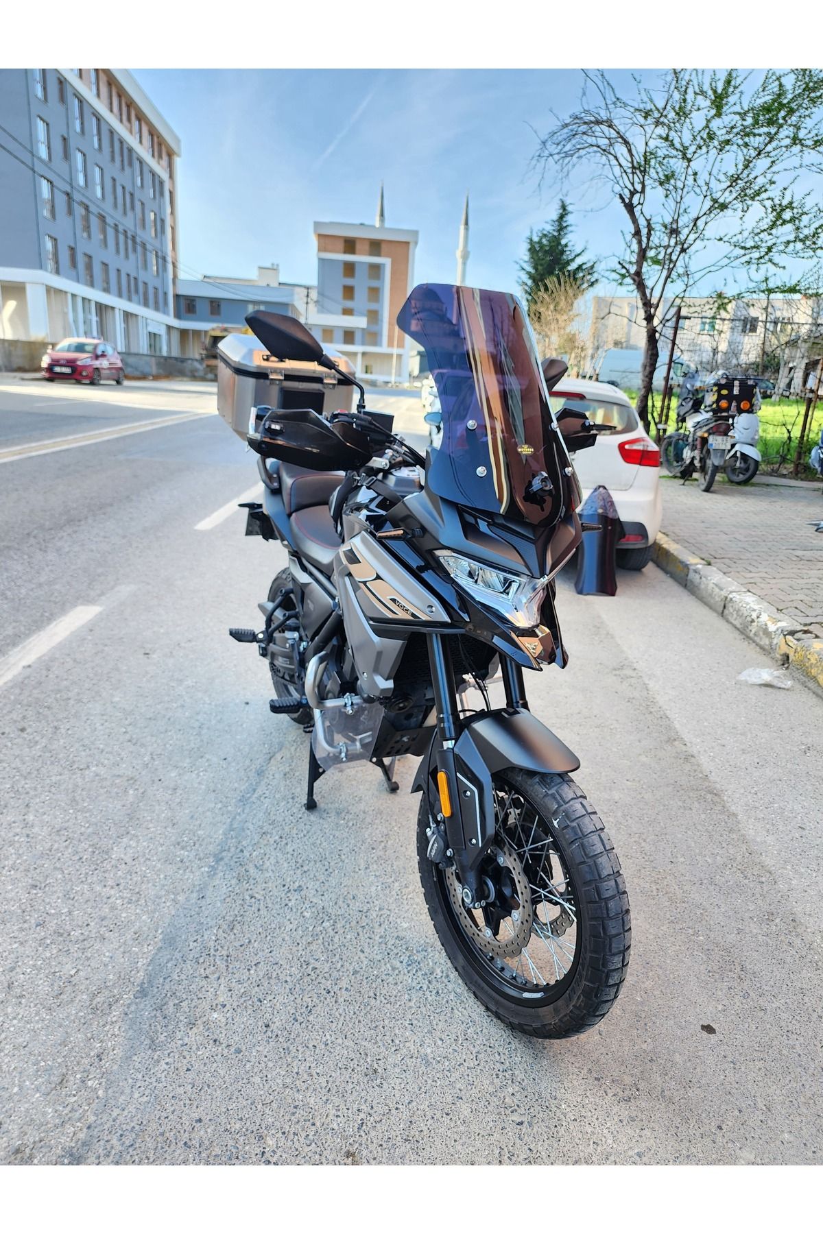 Voge DSX 650 Siperlik Ön Cam 2022 Model 55cm Siyah Renkli 4mm KISA SPOR CAM