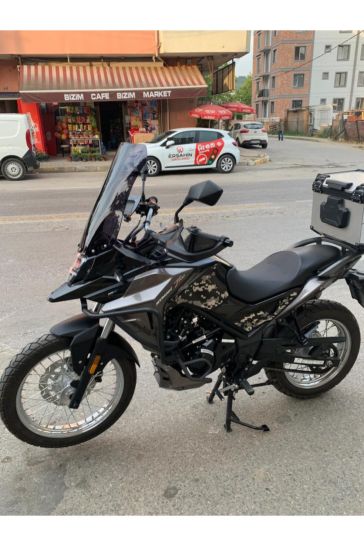 SYM NHT 200 Siperlik Ön Cam 2023-2025 Model 50cm Siyah Renkli 4mm