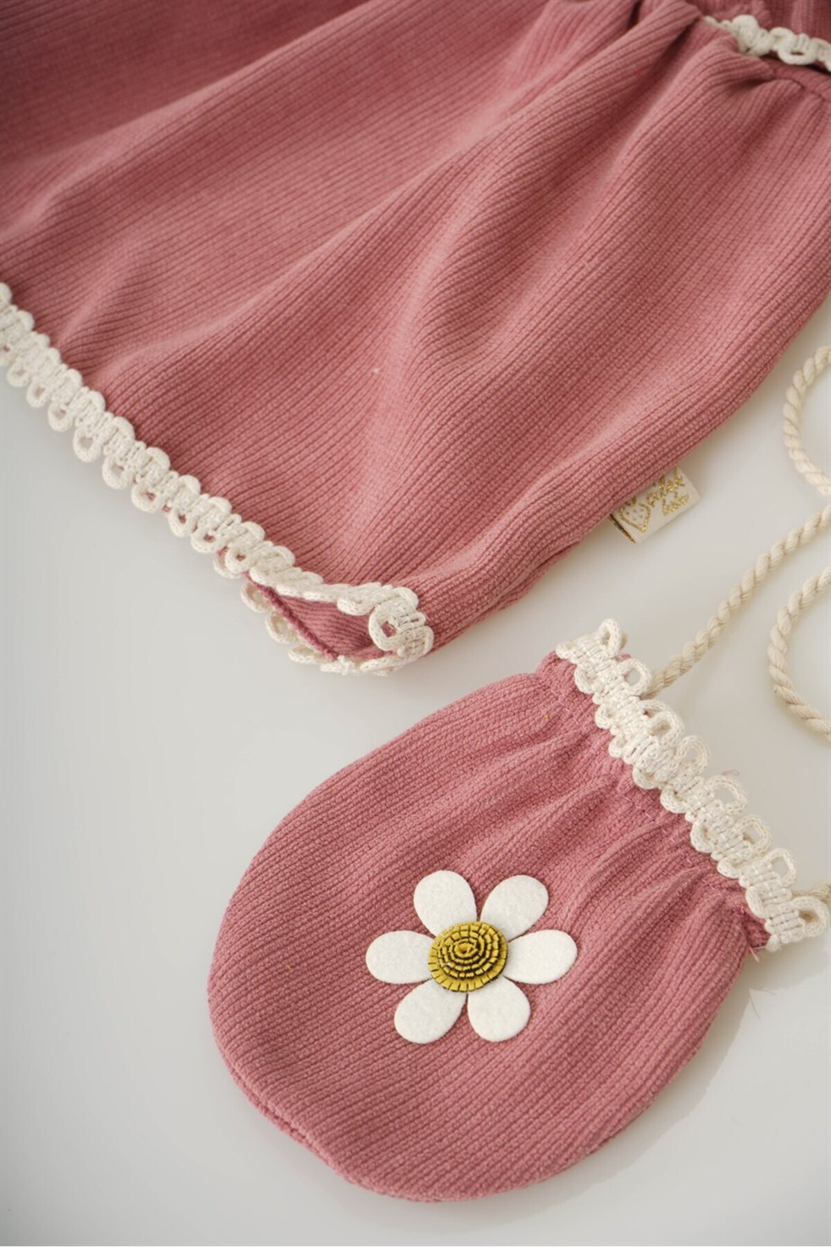 MİNİKO KİDS KIZ BEBEK UZUN KOL PAPATYA DESENLİ ÇANTALI BAYRAMLIK ELBİSE fotoğrafı 6 (önizleme)