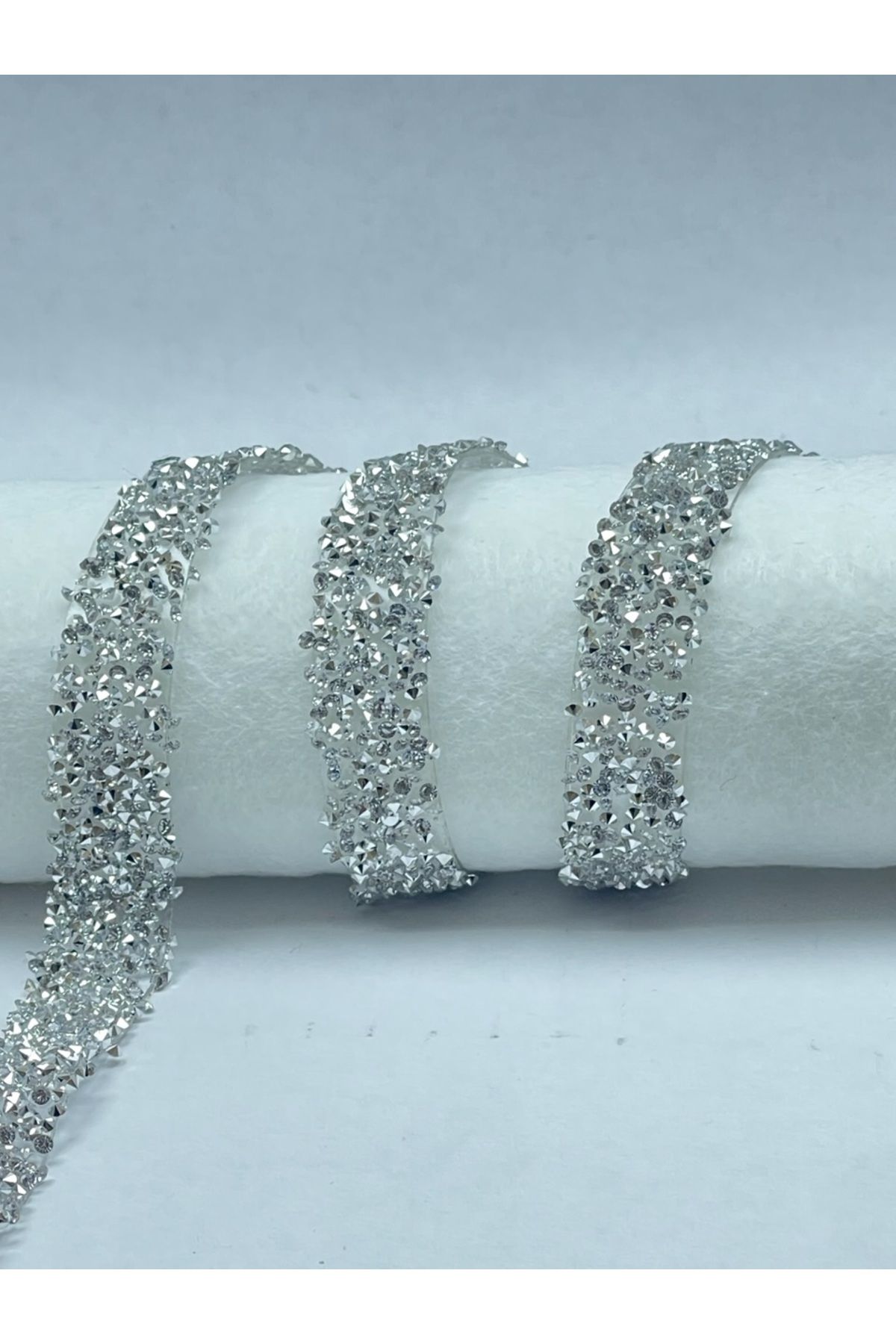 WeddingShopStone Işıltılı Zarafet: Kristal Taşlı Ütüyle Yapışan Aplik Şerit - Giyim Tekstil Hobi 100cm