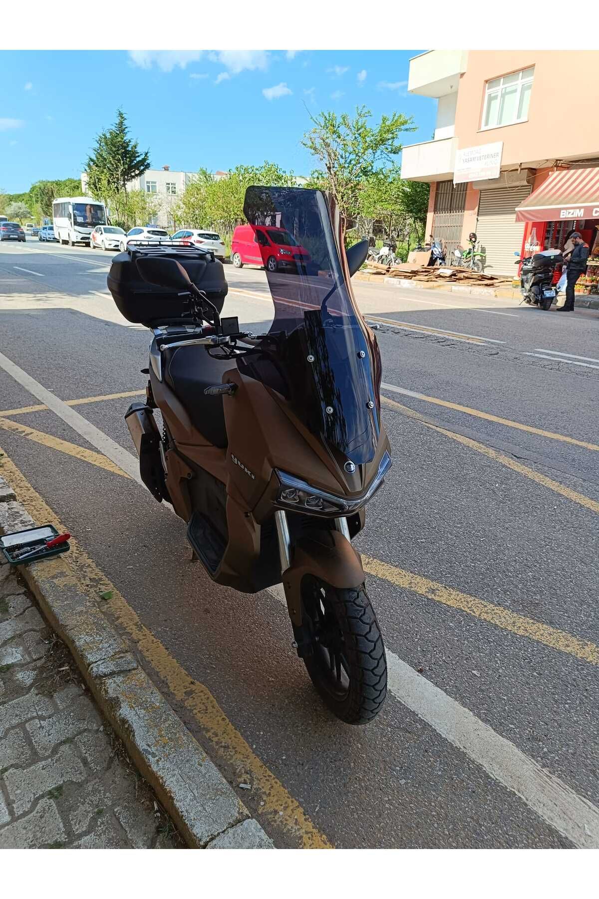 Yuki Adventure 150 Siperlik Ön Cam 2023-2025 Model 78cm Siyah Renkli 4mm UZUN CAM