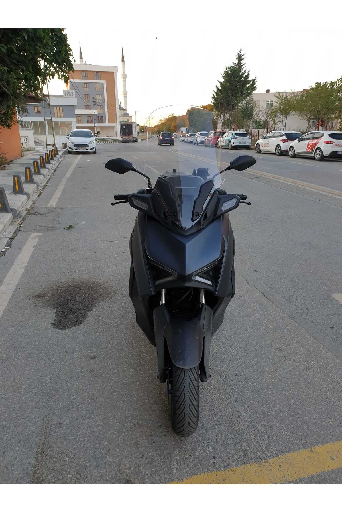 Yamaha Xmax 250 Siperlik Ön Cam 2023-2025 Model 65cm Siyah Renkli 4mm ORTA BOYLU CAM