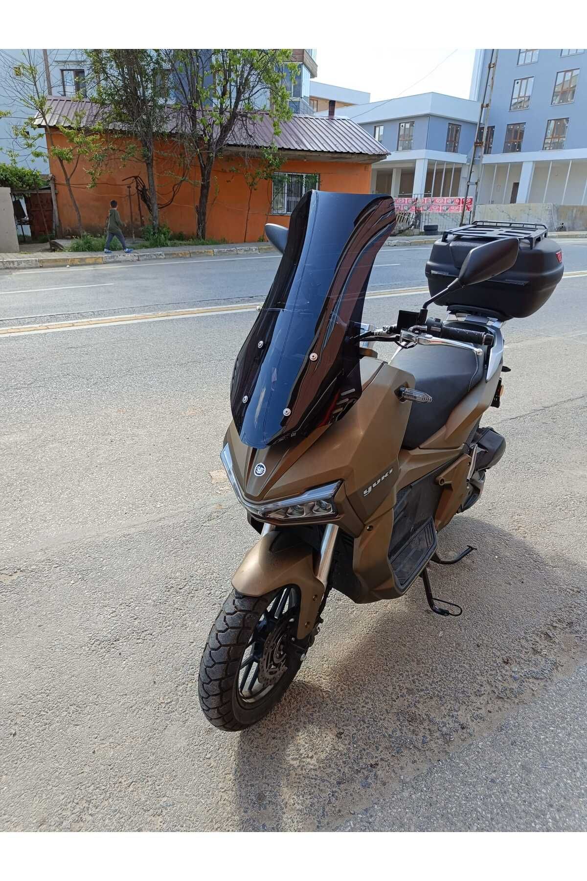 Yuki Adventure 150 Siperlik Ön Cam 2023-2025 Model 65cm Siyah Renkli 4mm ORTA BOYLU CAM