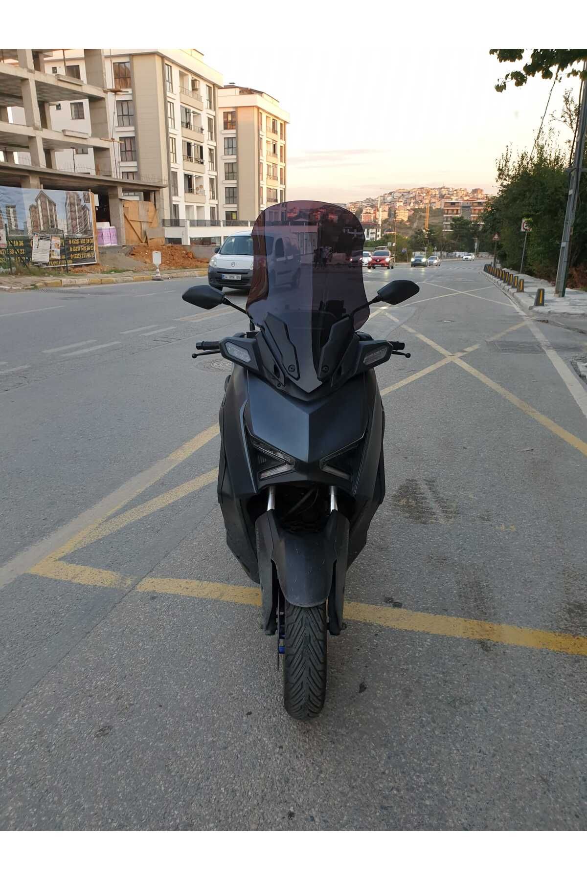 Yamaha Xmax 250 Siperlik Ön Cam 2023-2025 Model 65cm Füme Renkli 4mm ORTA BOYLU CAM
