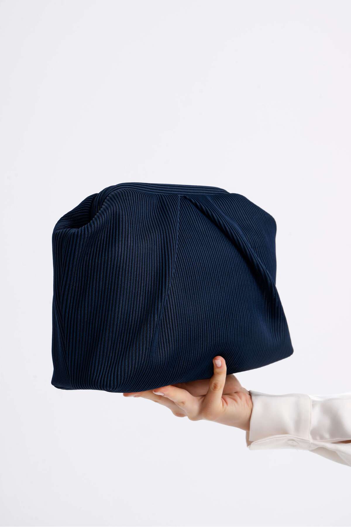 HEYBE'S Heybes Kadın Lacivert Piliseli Clutch El Çantası görsel 3