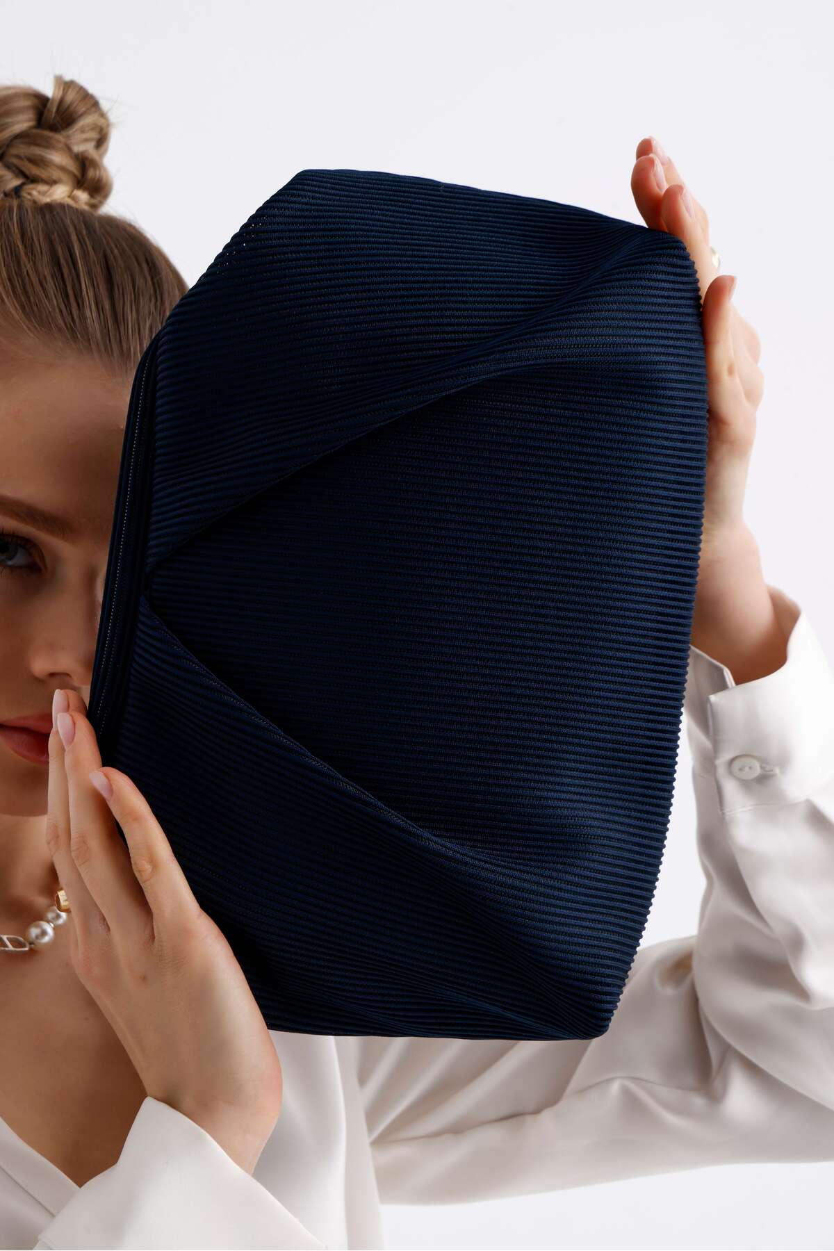 HEYBE'S Heybes Kadın Lacivert Piliseli Clutch El Çantası görsel 4