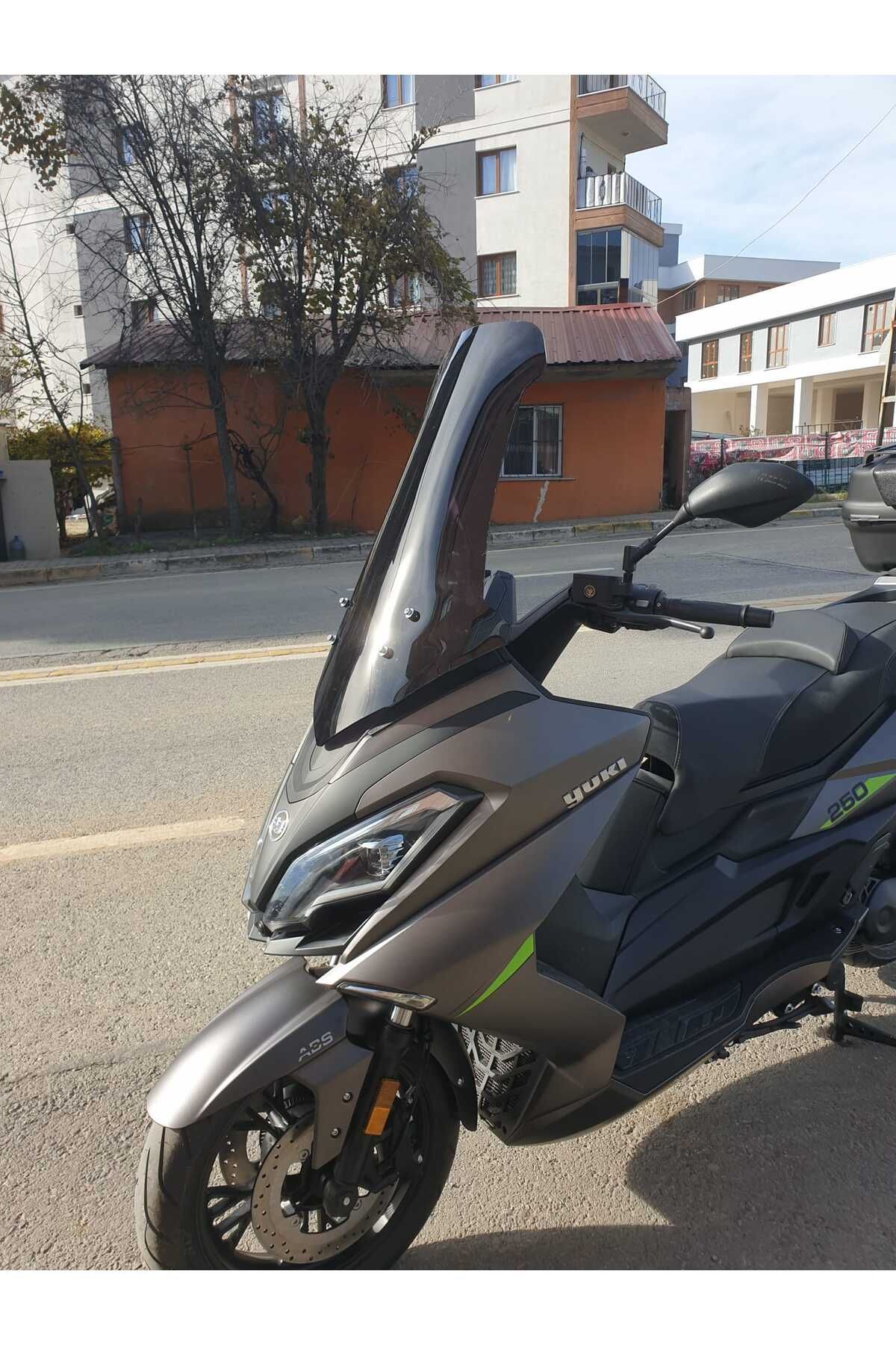 Yuki Explorer 250 Siperlik Ön Cam 2021-2025 Model 72cm Siyah Renkli 4mm UZUN CAM