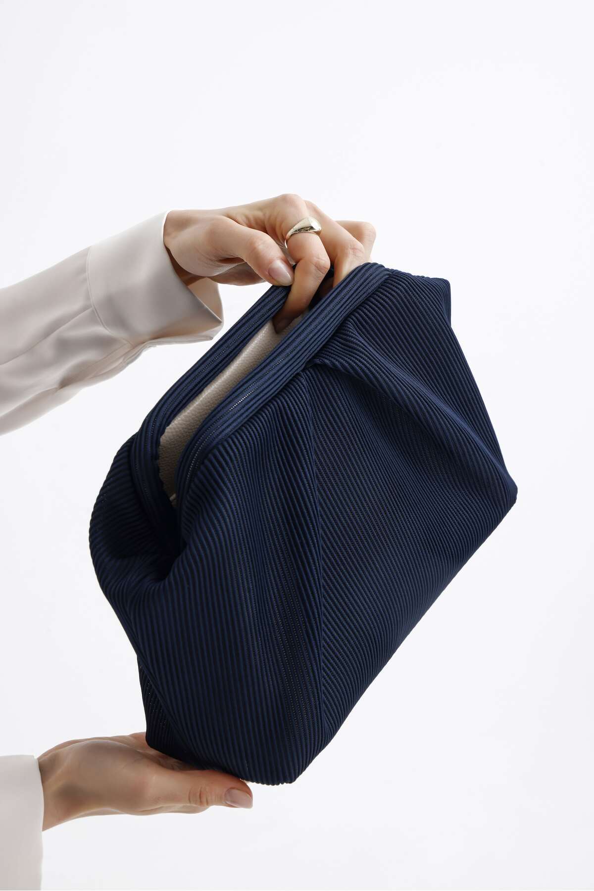 HEYBE'S Heybes Kadın Lacivert Piliseli Clutch El Çantası görsel 6