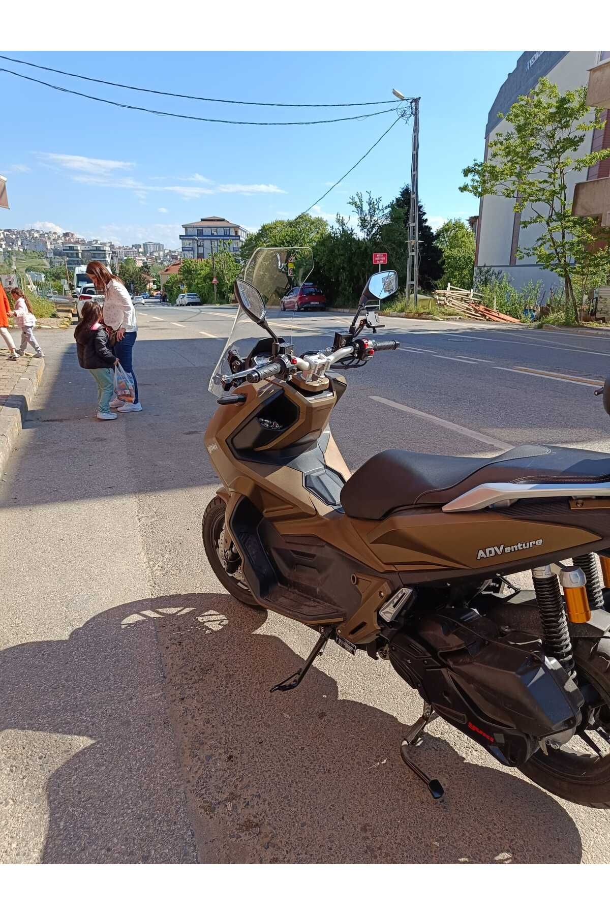 Yuki Adventure 150 Siperlik Ön Cam 2023-2025 Model 65cm Şeffaf Renkli 4mm ORTA BOYLU CAM