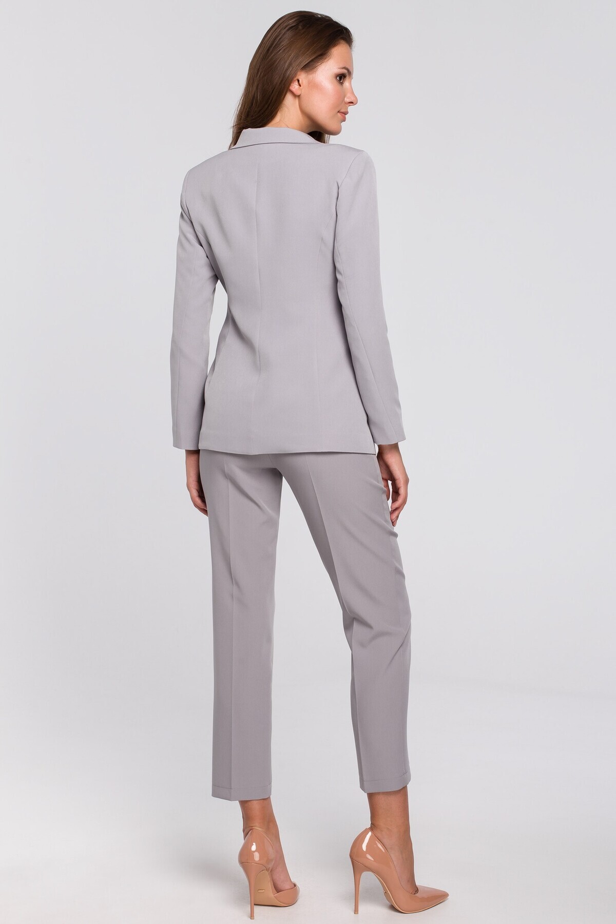 Makover-A blazer fastened with a button 3