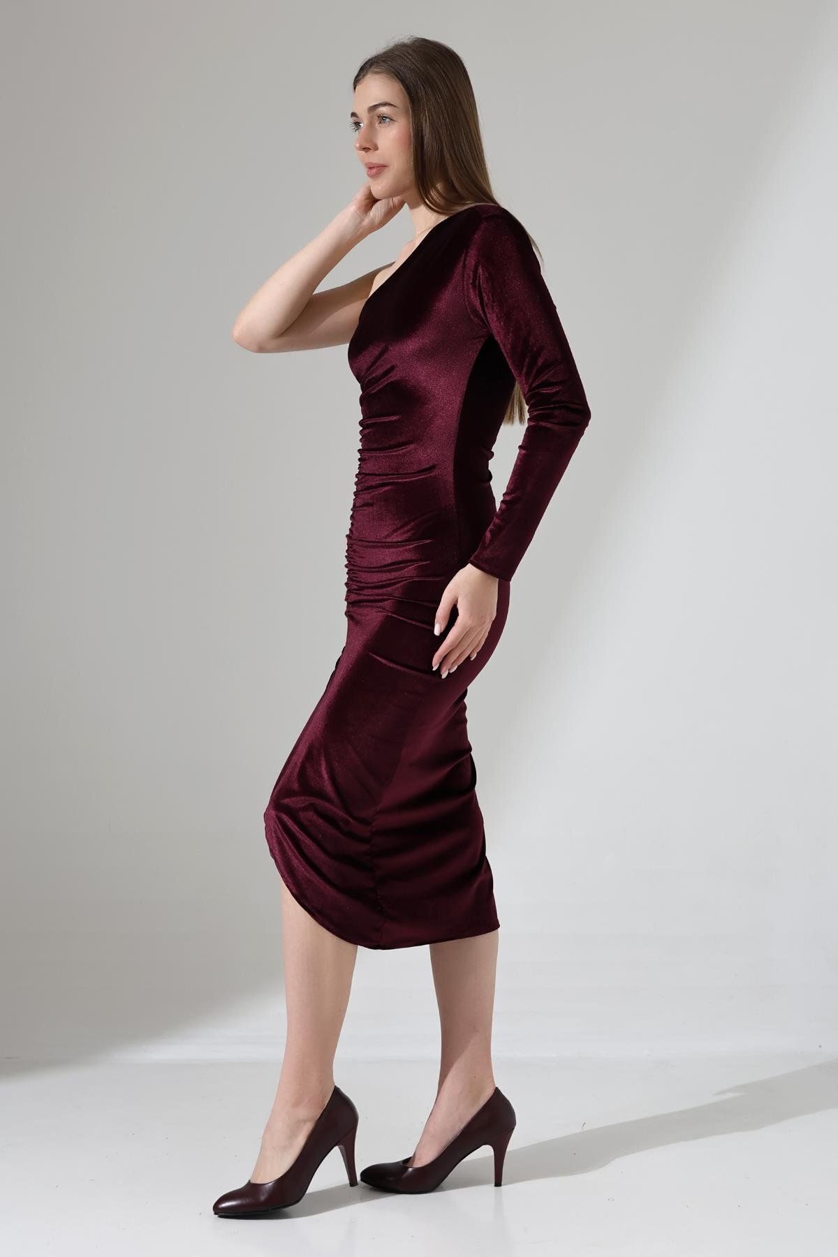 Deafox-Pflaumenfarbenes, asymmetrisches, gerafftes, geschlitztes, einärmliges, mittelgroßes Abendkleid 4