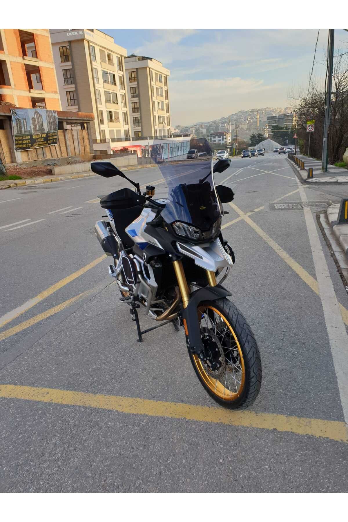 Voge DSX 900 Siperlik Ön Cam 2025 Model 53cm Füme Renkli 4mm