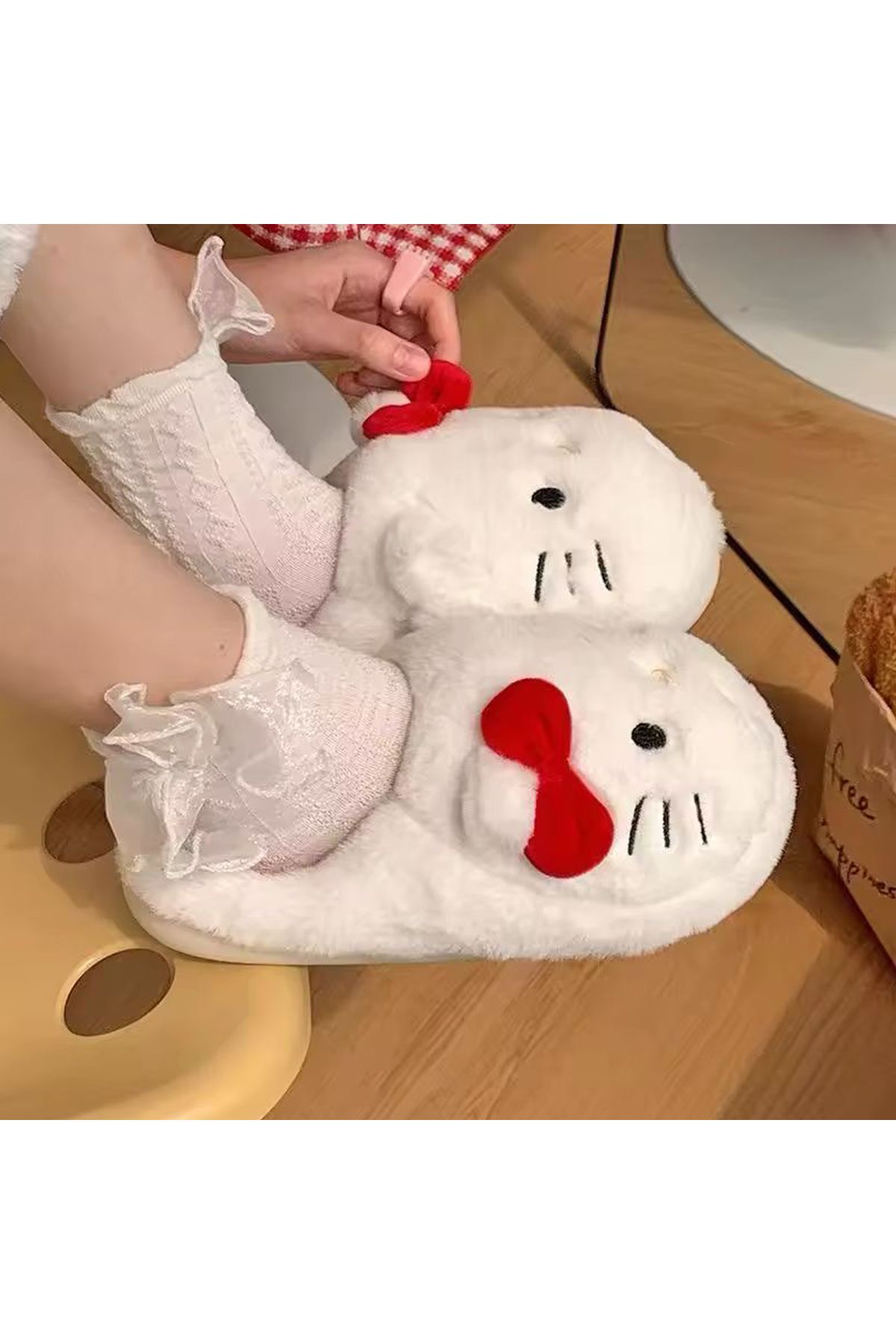 Karakedi Hello Kitty Face Kırmızı Kurdele Detay Beyaz Panduf