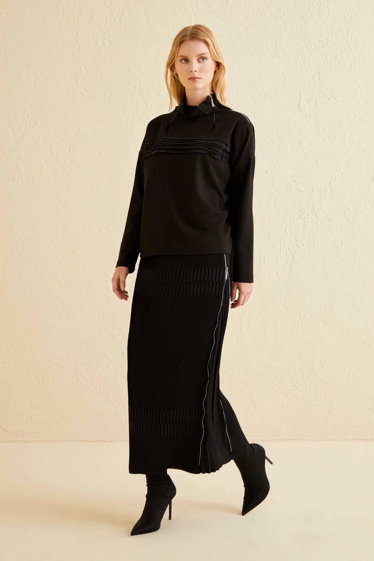 MissWhence-Pleated Long Skirt - Side Zipper Detail 5