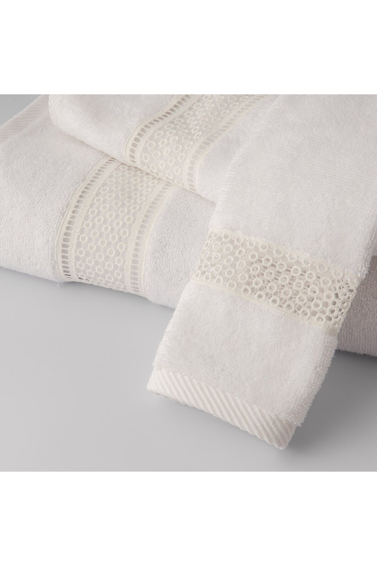 Gül Güler-Paris White Lace Face Towel 2