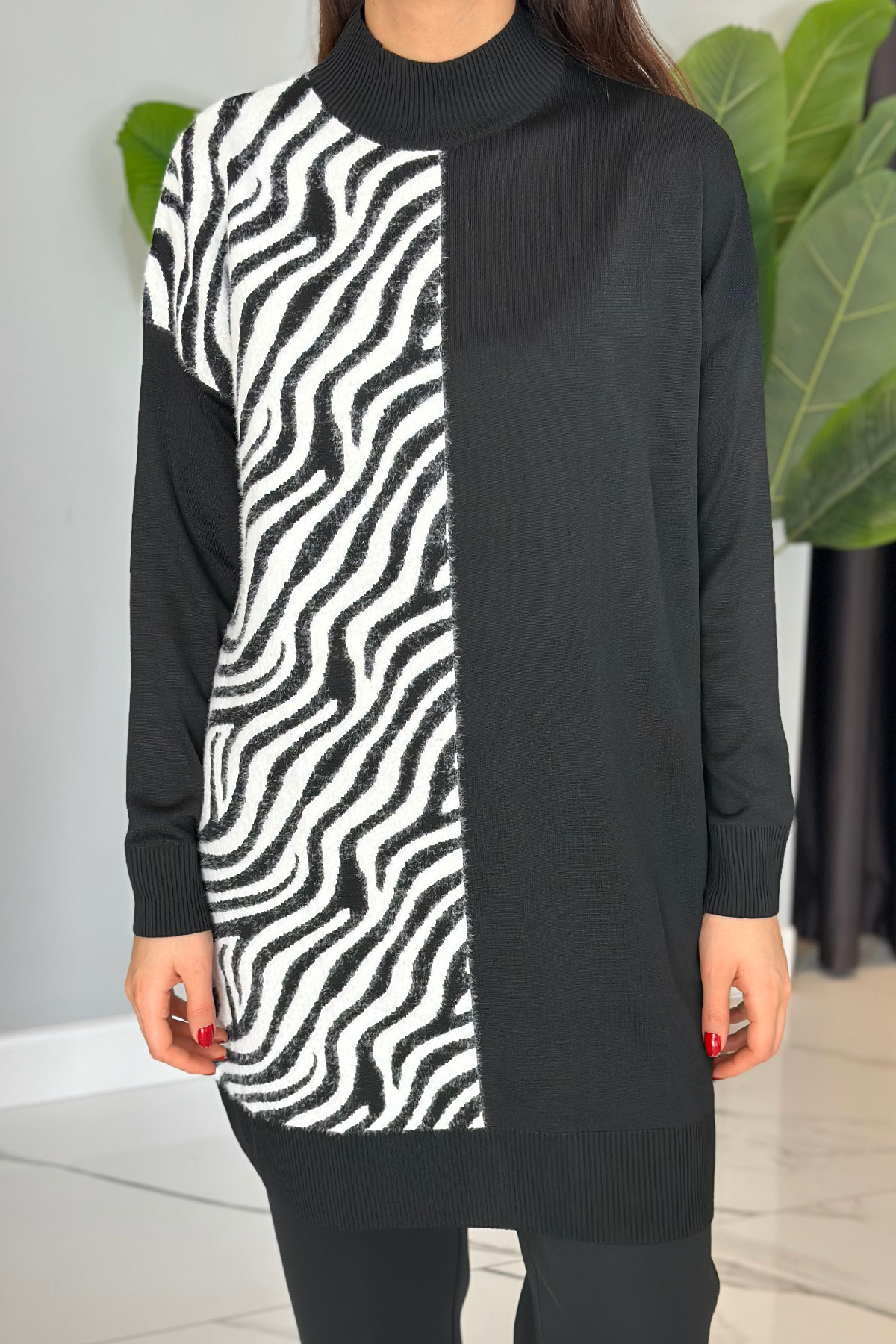 Zebra Feather Detail Knitwear Tunic 35022 Black