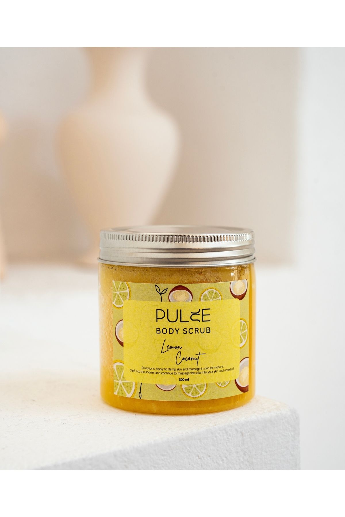 PULSE Body Scrub Limon Ve Hindistan Cevizli Batık Karşıtı Arındırıcı Nemlendirici Vücüt Peelingi 300 ml