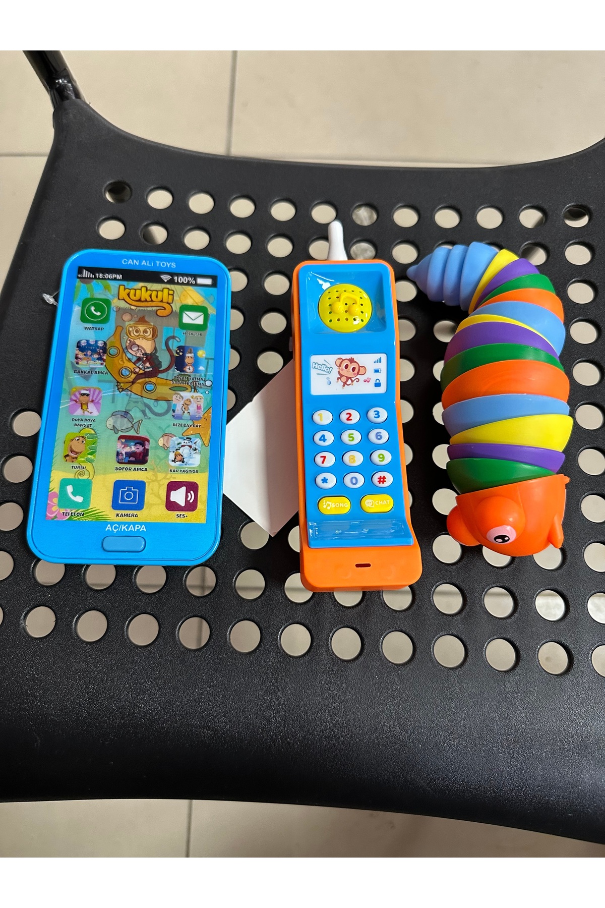u-toys TÜRKÇE ŞARKILI OYUNCAK TELEFON VE SOKTAK TIRTIL VE SELİ TELSİZ TELEFON 3 LÜ SET SESLİ IŞIKLI OYUNCAK fotoğrafı 2 (önizleme)