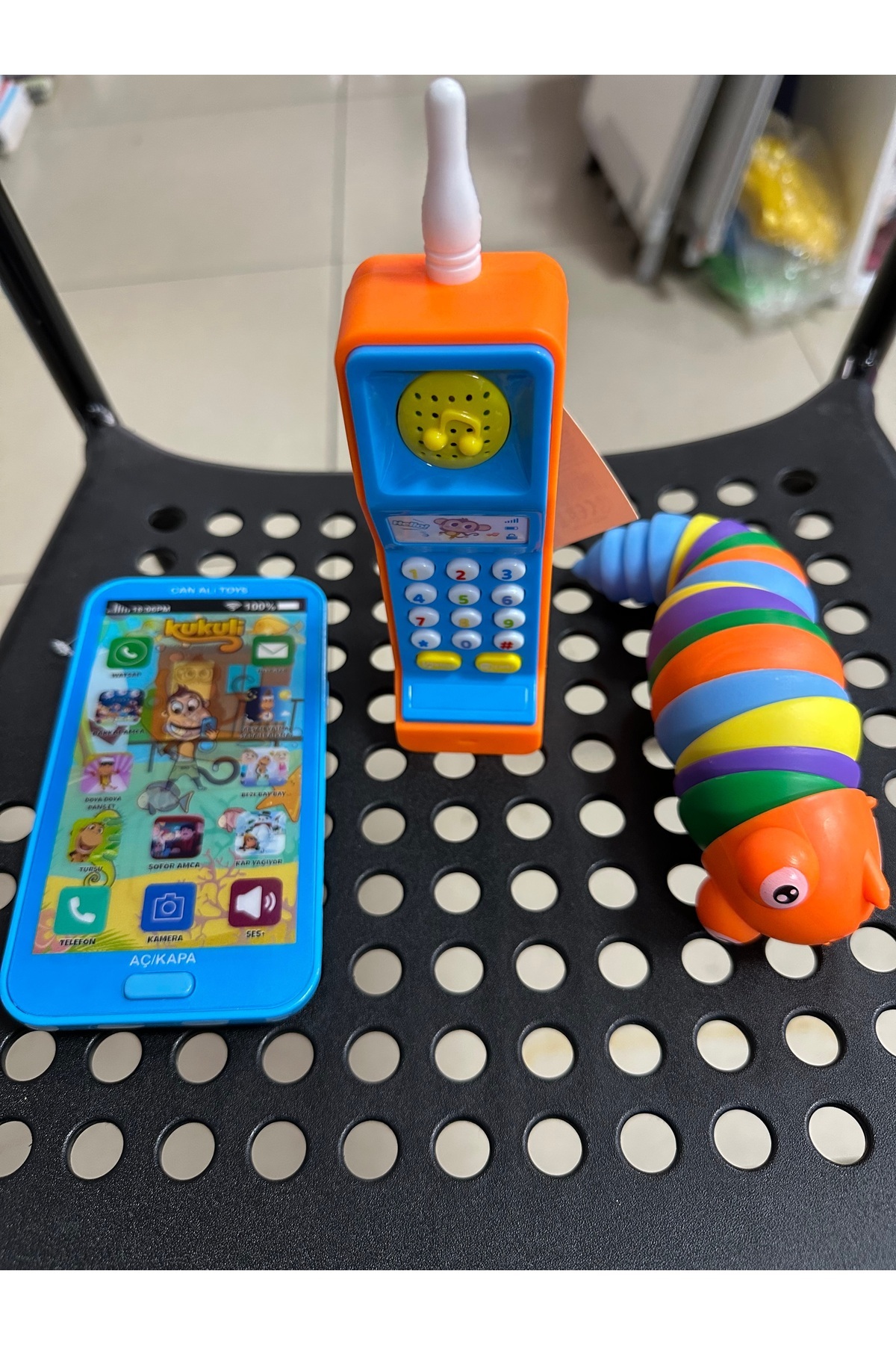 u-toys TÜRKÇE ŞARKILI OYUNCAK TELEFON VE SOKTAK TIRTIL VE SELİ TELSİZ TELEFON 3 LÜ SET SESLİ IŞIKLI OYUNCAK fotoğrafı 3 (önizleme)