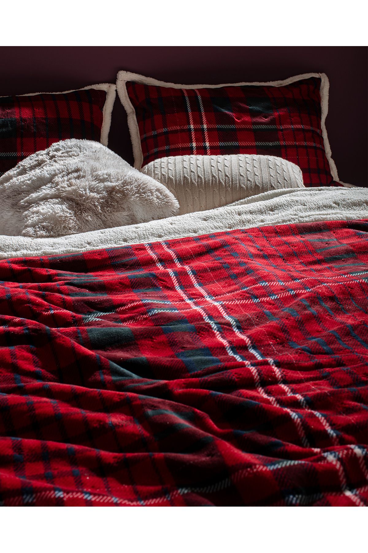 Madame Coco-Jonzais Sherpa Double Bedspread - Red 2