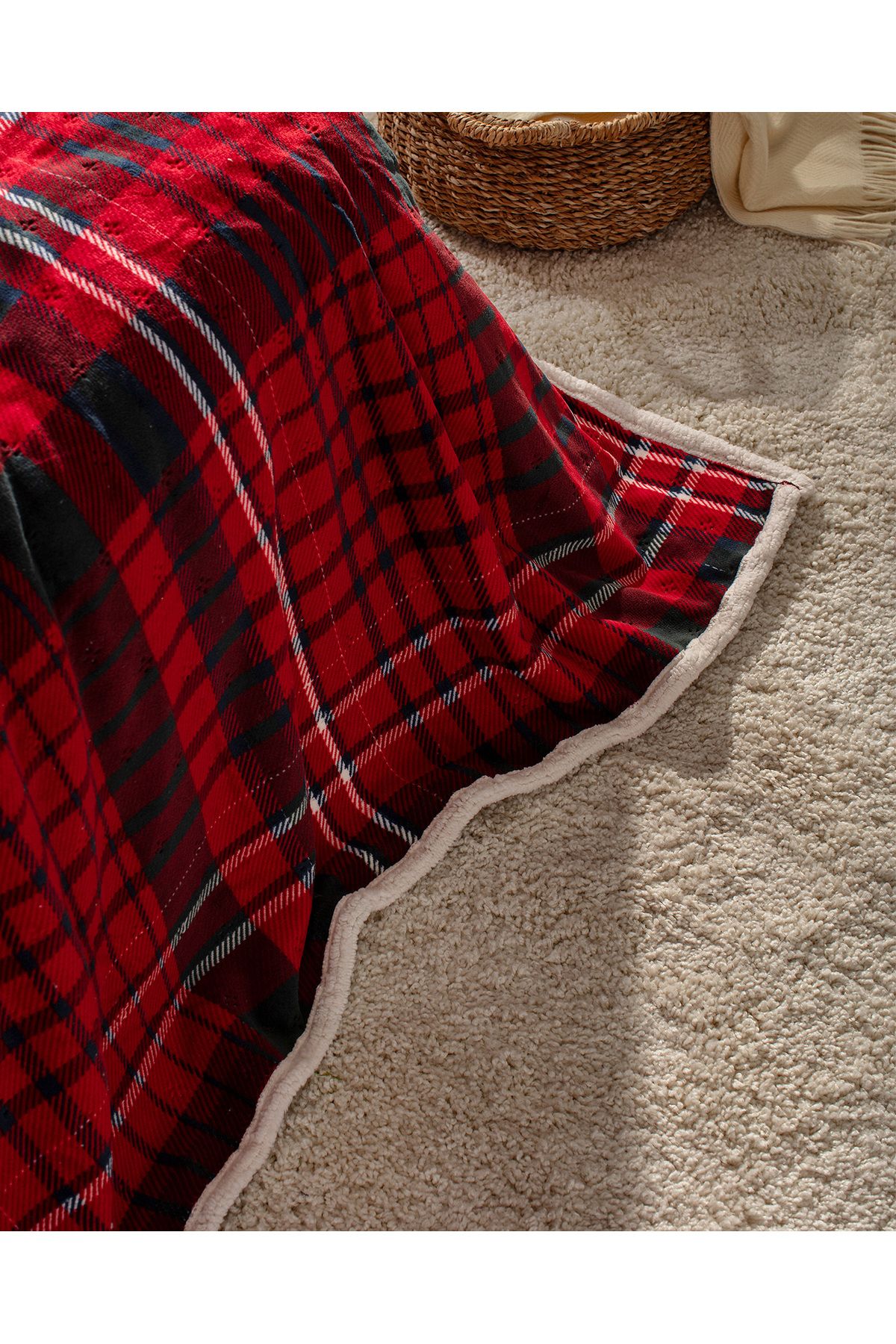 Madame Coco-Jonzais Sherpa Double Bedspread - Red 6