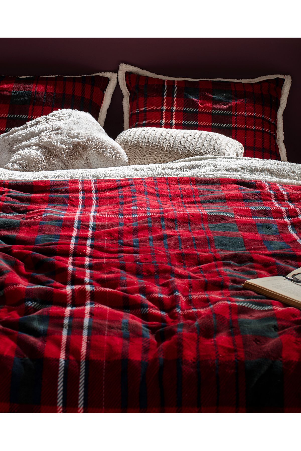 Madame Coco-Jonzais Sherpa Double Bedspread - Red 3