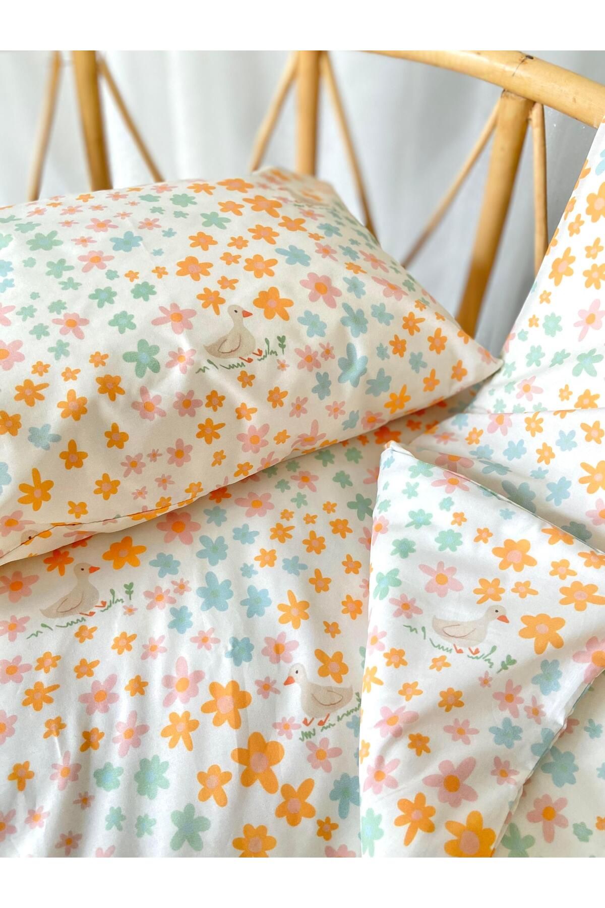 Zezig-Ducky Baby Bedding Set 4