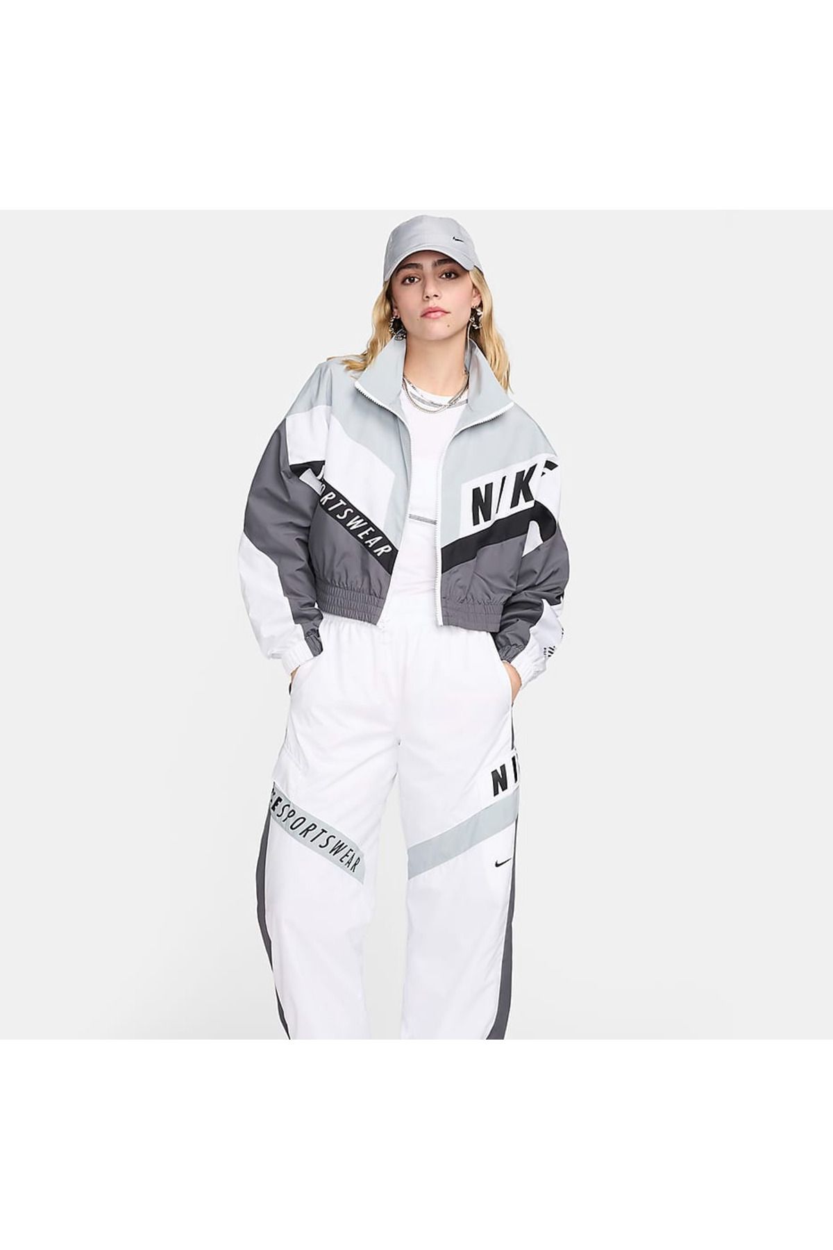 Nike Sportswear Gel Woven Street Crop Lined Full-Zip Kadın Ceket