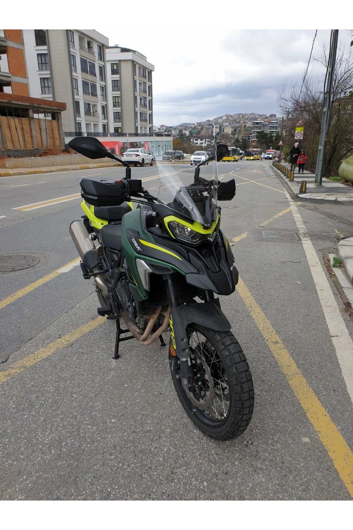 Benelli TRK 702 X Siperlik Ön Cam 2025 Model 51cm Şeffaf Renkli 4mm 2. TASARIM