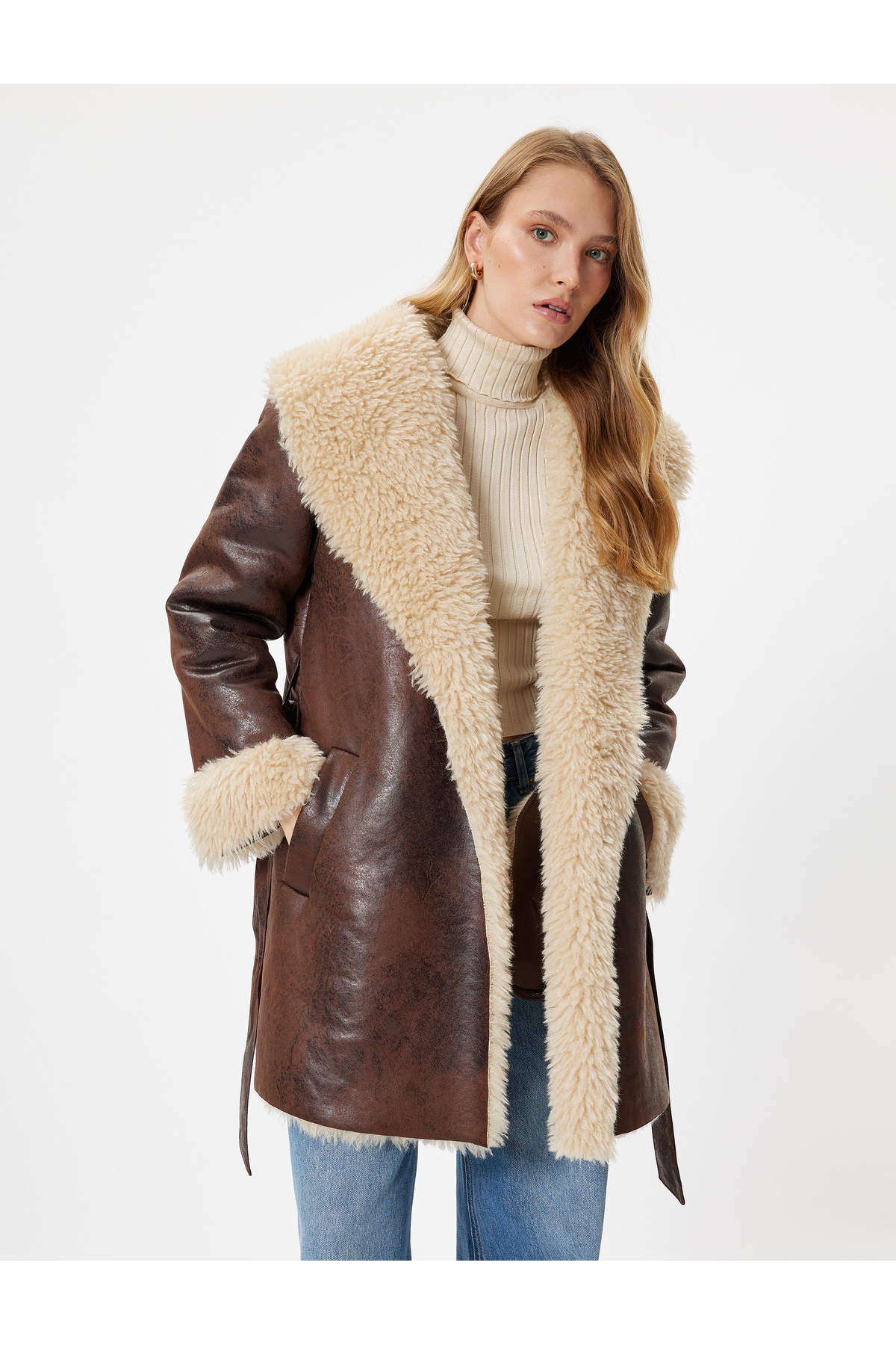 Koton  Suni Deri Kaban Oversize Yakası Suni Kürklü Kemerli Cepli - Görsel 2