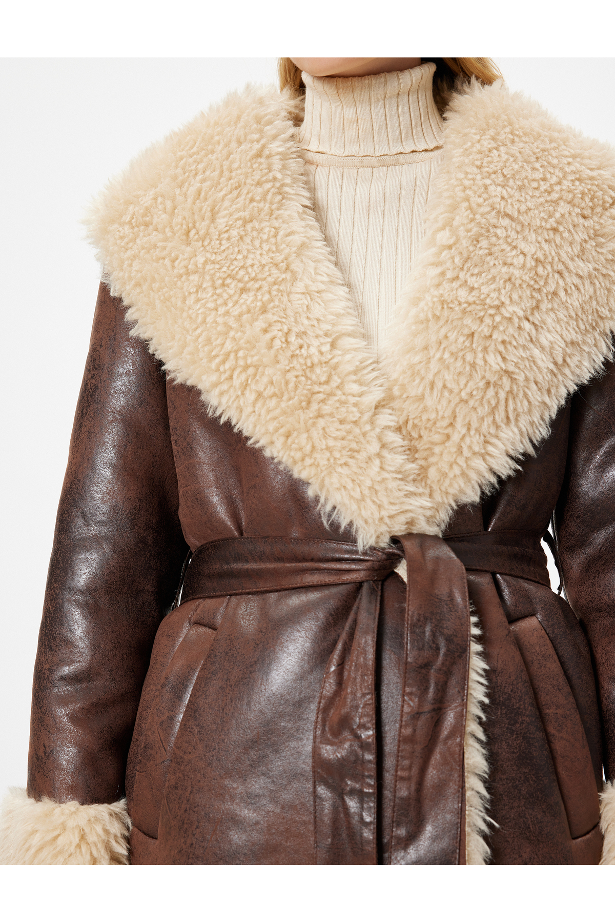 Koton  Suni Deri Kaban Oversize Yakası Suni Kürklü Kemerli Cepli - Görsel 5