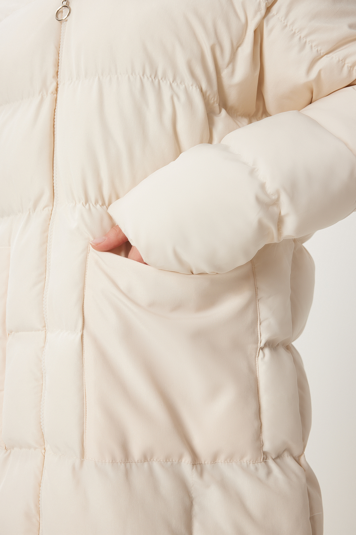 Happiness İstanbul  Kadın Kemik Kapüşonlu Oversize Uzun Şişme Kaban NT00428 - Görsel 6