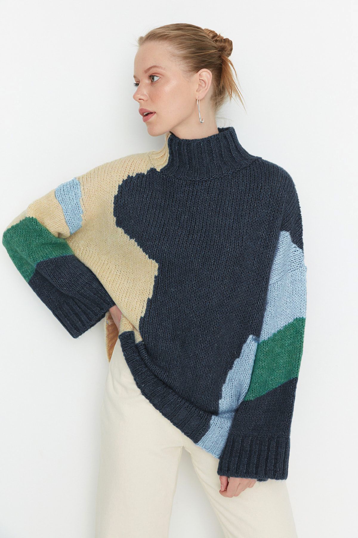 Trendyol Collection-Strickpullover, weit geschnitten mit weichem, strukturierten Color-Blocking-Muster, blau TWOAW20XS0047 2