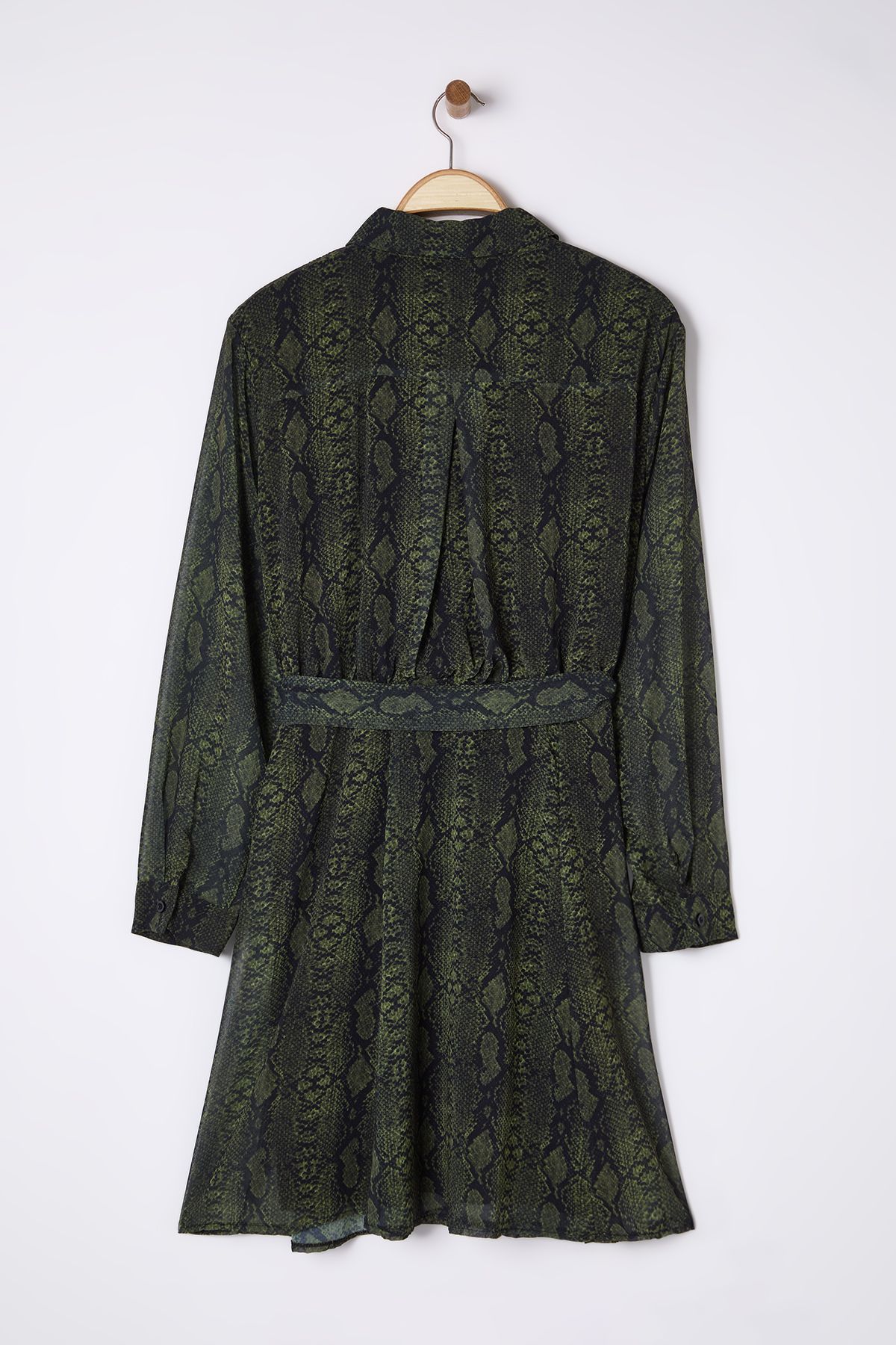 Trendyol Curve-Mehrfarbiges, mit Tiermuster besetztes, mit der Taille geöffnetes, gefüttertes Mini-Chiffon-Webkleid TBBAW25AH00115 9