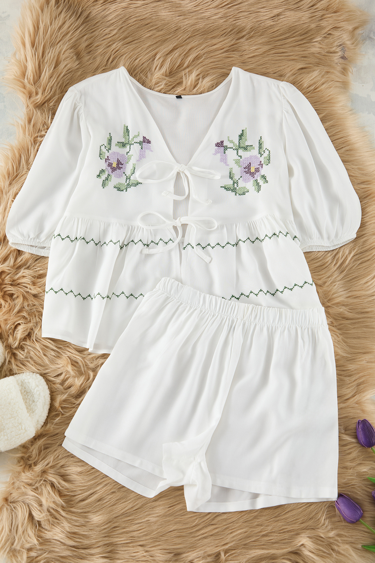 Trendyol Collection-Set de pijamale țesute cu broderie florală albă, cu șireturi/fundă, pantaloni scurți din viscoză THMSS25PT00027 6